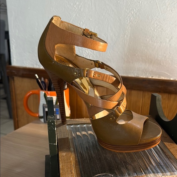 Michael Kors Tan Strappy Women's Heels - Picture 2 of 12